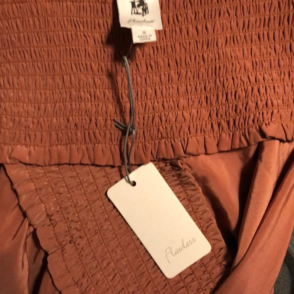 Flawless Smocked Stretch Off the Shoulder NWT 3/4 Sleeve Top size S - Picture 3 of 7